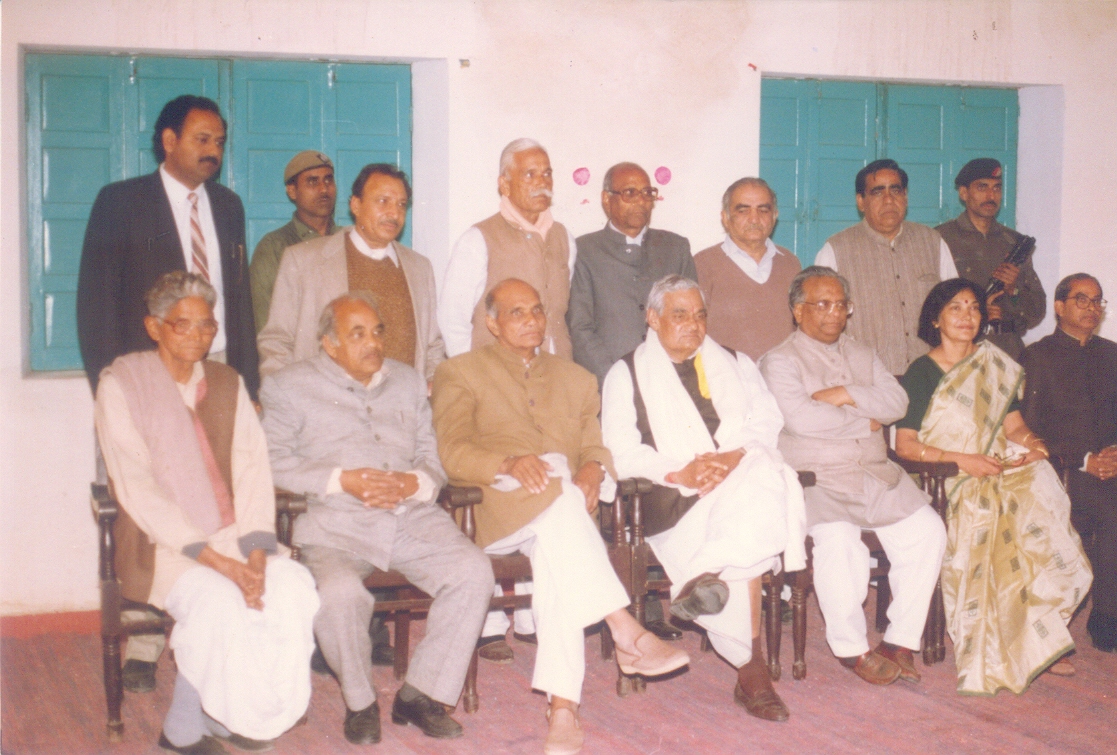 Members of Arya Kanya Vidyalaya Samiti